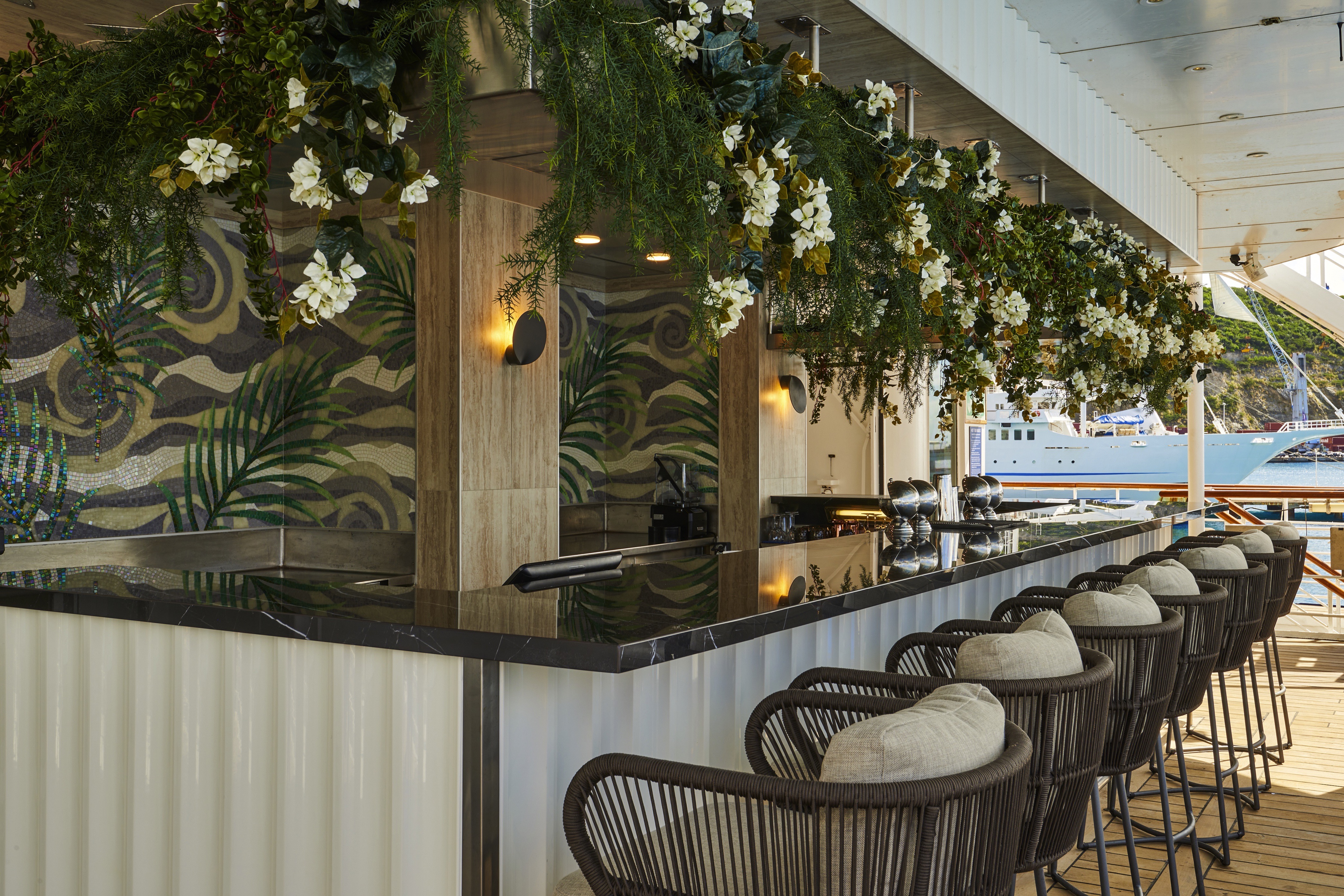 Wind Surf - Pool Deck & Bar